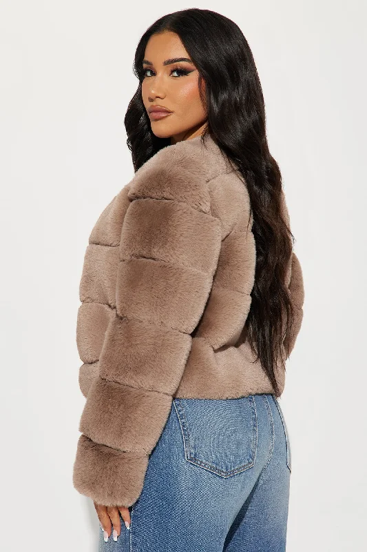 She Got Ready Faux Fur Coat - Mocha