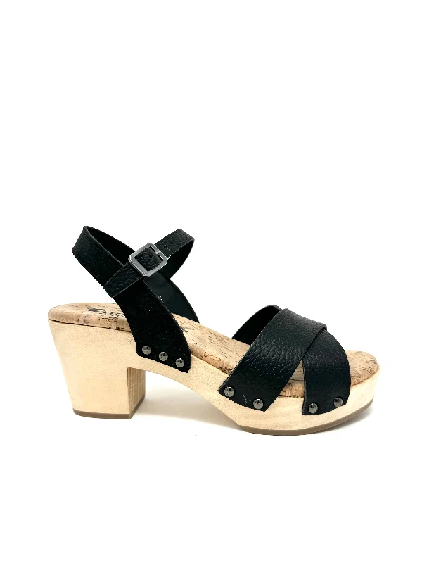 Chloe Clog in Black from Novacas