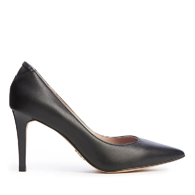 Frida Pointed Toe Pump in Black from Veerah