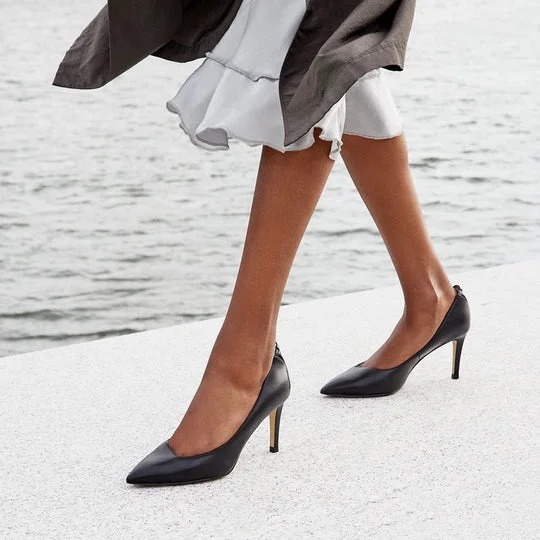 Frida Pointed Toe Pump in Black from Veerah