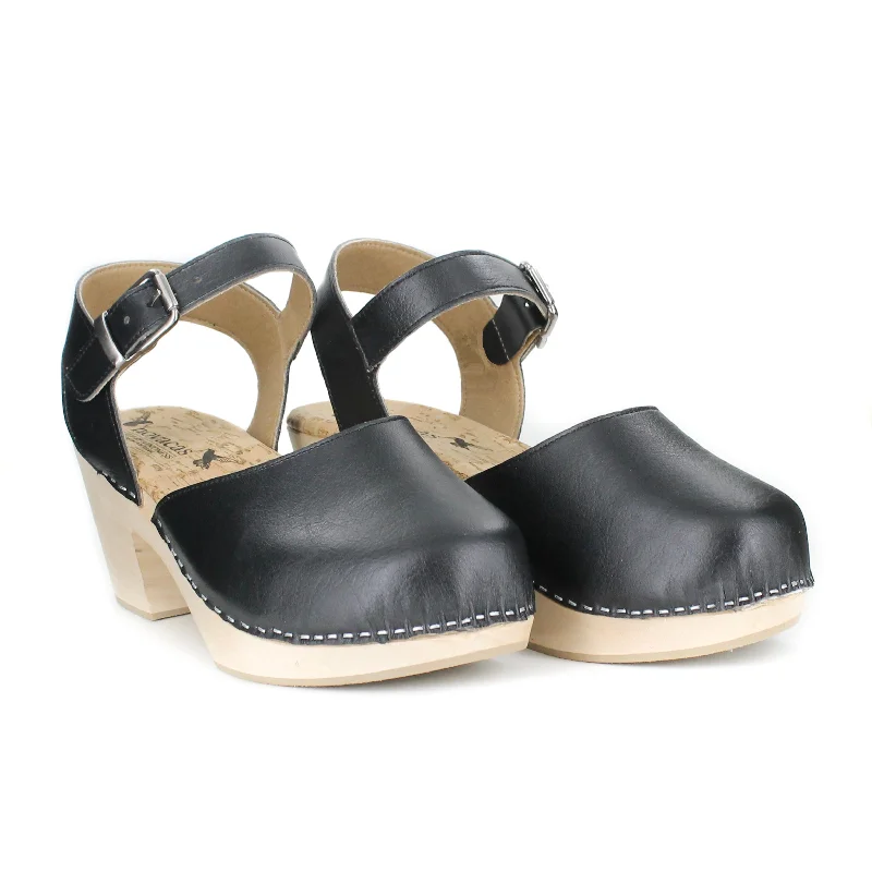 Pepper Clog in Smooth Black from Novacas